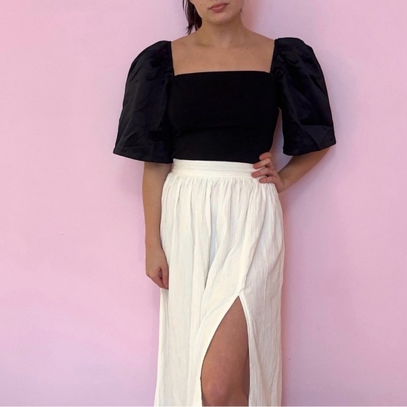 Black top with satin puff sleeves - Picture 3 of 6